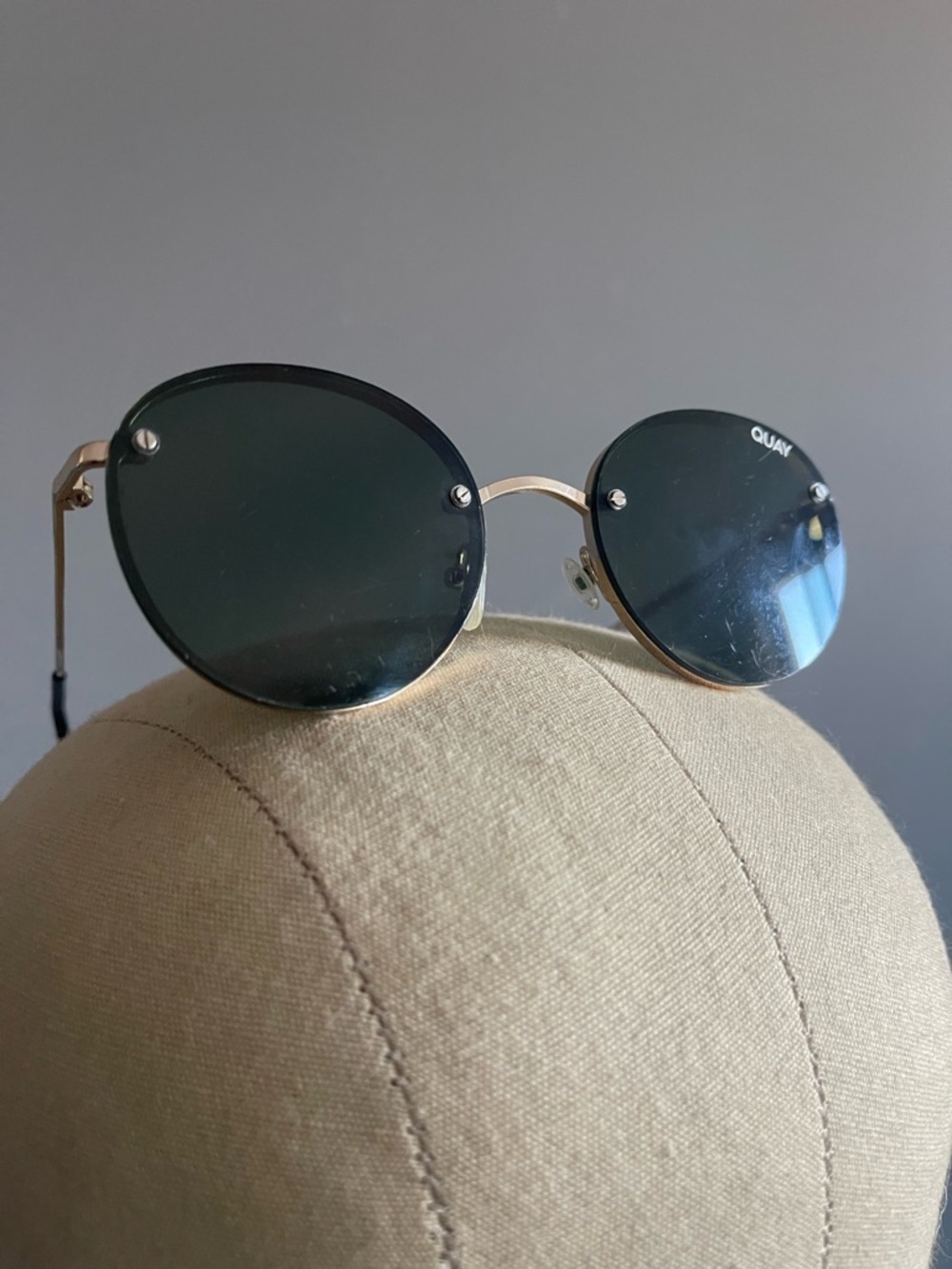 Quay Australia Round Sunglasses Gold Frame Black Lens Minimalist UV Streetwear - Picture 2 of 9